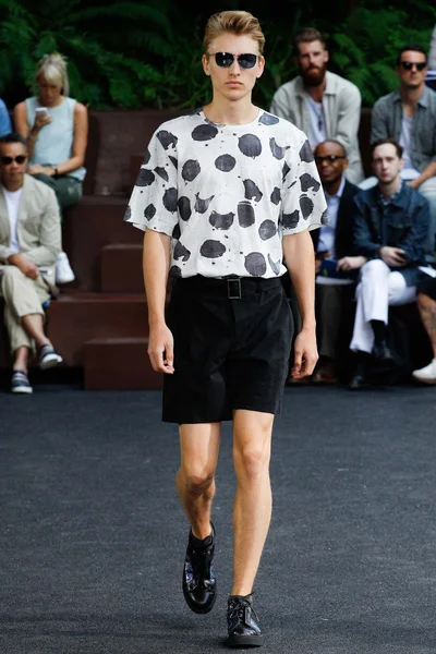 Look 22
